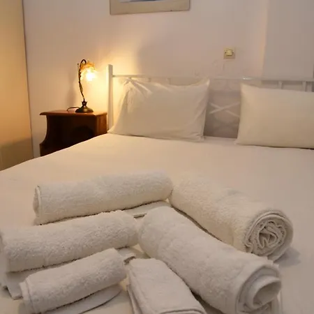 Andros 2 Berdrooms 4 Persons Cycladic House.